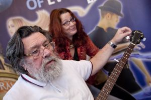 Ricky tomlinson karen banjo sm.jpg